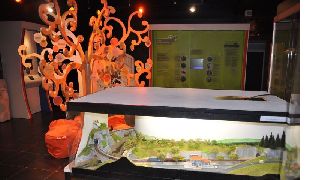 Remise de la Maquette de Cruas 05-12-2014 (1)