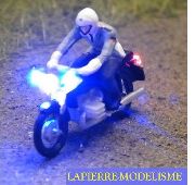 Moto-police-eclaire-3-196-2-big-1-www-lapierremode